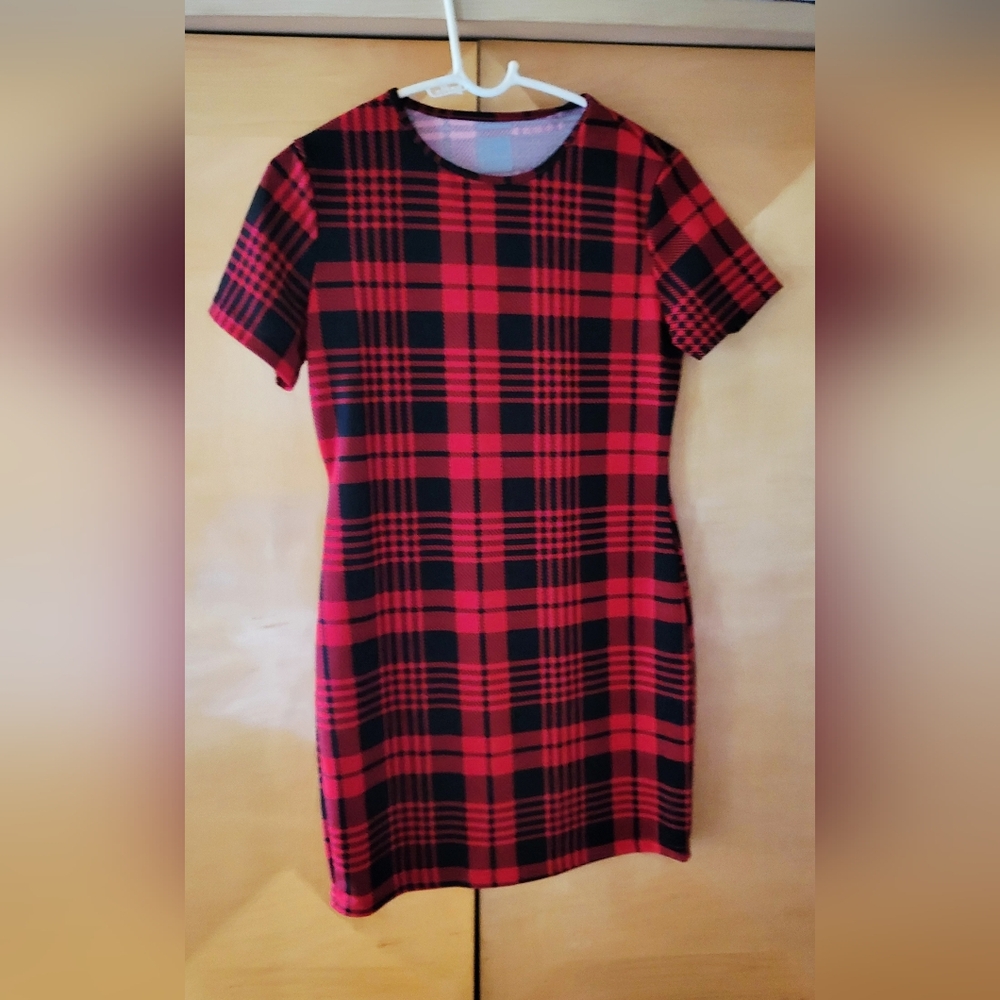 Red and Black Plaid Short Sleeve Sheath Dress